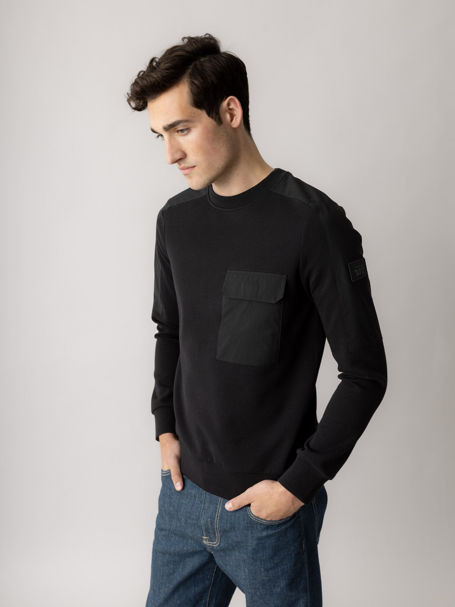 Modelshot / Black / Detail